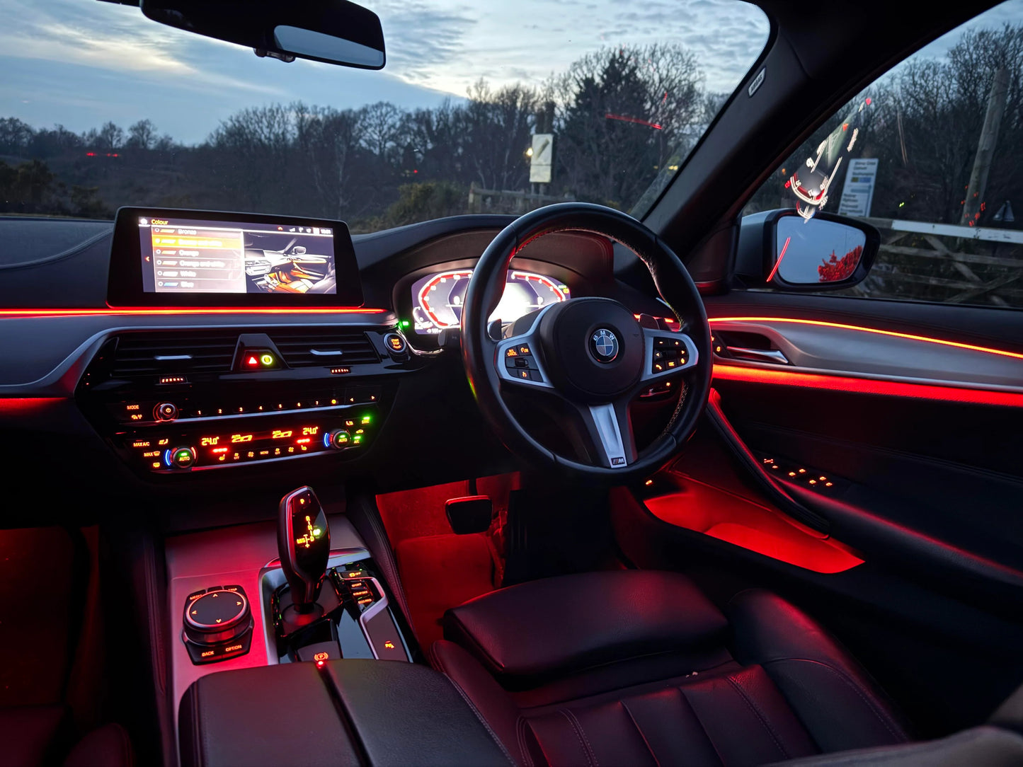 AuraDrive™ – Oppgrader Bilens Interiør med Ambient Lys